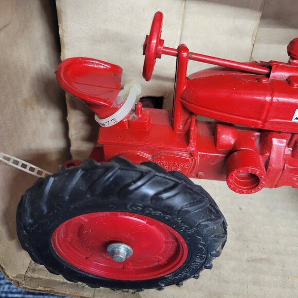 Vtg Scale Models 1/16 IH Farmall Model M first edition Hank Hardware n/frontend - Picture 3 of 10
